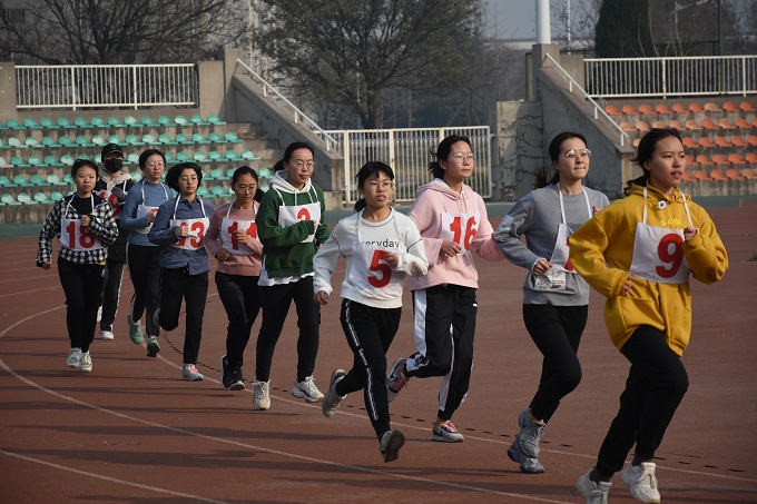 女子长跑.jpg